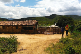   O projeto Caravana DeGeo vai levar cestas básicas, kits de material escolar, livros e itens de higiene a escolas de comunidades pobres de Itatira (Foto: Arquivo/DeGeo)