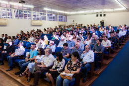 Imagem:  Alunos, ex-alunos, professores e servidores técnico-administrativos, além de familiares e amigos dos homenageados prestigiaram a solenidade  (Foto: Ribamar Neto/UFC)