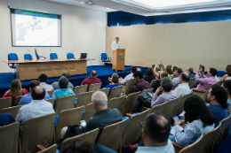 Imagem: O Prof. Augusto Albuquerque apresentou as etapas de construção do PDI (Foto: Ribamar Neto/UFC)