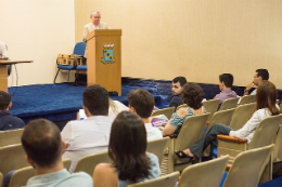 Imagem: O Prof. Henry Campos citou o momento profícuo e de grande reconhecimento para a Universidade em ensino, pesquisa e extensão (Foto: Jr. Panela/UFC)