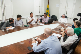 Imagem: Encontro ocorreu na sala de reuniões da Reitoria da UFC (Foto: Ribamar Neto/UFC)