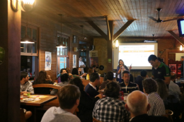 Imagem: Palestra do Pint of Science 2017, em São Carlos (Foto: Denise Casatti)