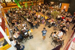 Imagem: Palestra do Pint of Science realizada em 2017, em Goiânia (Foto: Denise Casatti)