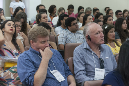 Imagem: Professores Tor Savidge e Ted Dinan, do APC Microbiome Institute (University College Cork), na Irlanda, também participam da programação (Foto: Viktor Braga/UFC)