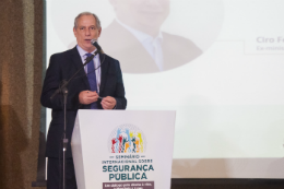 Imagem: Foto do ex-ministro da Integração Nacional Ciro Gomes fez fazendo a conferência sobre o tema “Pacto federativo e segurança pública no Brasil"