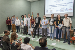 Imagem: A solenidade de premiação ocorreu no Auditório Ícaro Moreira (Foto: Viktor Braga/UFC)