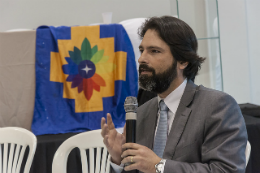 Imagem: Lafayette Novaes Sobrinho apresentou o cenário contemporâneo das decisões do Poder Judiciário relativas à política de conservação de rios (Foto: Viktor Braga/UFC)