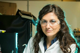 Imagem: A palestrante será a Profª Mirella Di Lorenzo, do Departamento de Engenharia Química da Universidade de Bath, no Reino Unido