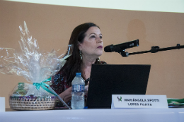 Imagem: Em seguida, falou a Profª Mariângela Spotti Lopes Fujita, da Universidade Estadual Paulista Júlio de Mesquita Filho (UNESP) (Foto: Ribamar Neto/UFC)