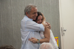 Imagem: O diretor do MAUC, Prof. Pedro Eymar, foi homenageado por amigos e colegas de trabalho (Foto: Ribamar Neto/UFC)