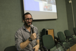 Imagem: O ex-aluno Nicholas Lima retornou à UFC há menos de um mês, desta vez como professor efetivo na área de Bioquímica (Foto: Viktor Braga/UFC)