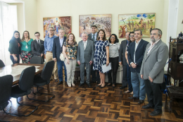 Imagem: Encontro ocorreu no gabinete do reitor (Foto: Ribamar Neto/UFC)