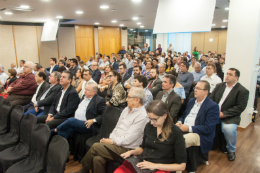 Imagem: O auditório ficou lotado de representantes de empresas – de startups a organizações já consolidadas  –, cientistas da UFC e gestores estaduais (Foto: Viktor Braga/UFC)