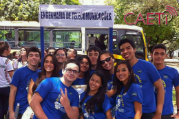 Imagem: Alunos do Curso de Engenharia de Telecomunicações em evento no CT (Foto: acervo Diretório Acadêmico Alexandre Moreira)