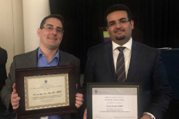 Imagem: O médico Fernando Sergio Studart Leitão Filho, da CPASE-UFC, e o médico Nawaf Aloitabi, da Arábia Saudita, premiados na Assembleia de Problemas Clínicos (Foto: Divulgação)