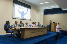 Imagem: O Reitor, Prof. Henry Campus, apresentou a Universidade aos novos servidores, mostrando os avanços em campos como qualidade do ensino e internacionalização.(Foto: Viktor Braga/UFC)