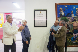 Imagem: Na ocasião, o Prof. Marcus Vale ganhou mais uma homenagem: a aposição de seu retrato, inaugurando a galeria dos diretores da Seara da Ciência (Foto: Ribamar Neto/UFC)