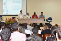 Imagem: Curso acontece no auditório da Casa de José de Alencar (Foto: Jr. Panela/UFC)