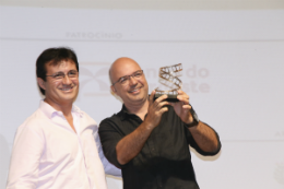 Imagem: O vice-reitor da UFC, Prof. Custódio Almeida, e o diretor do ICA, Prof. Sandro Gouveia, participaram da solenidade (Foto: Arlindo Barreto) 