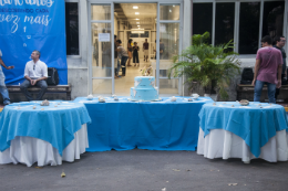 Imagem: Bolo de aniversário em comemoração aos 10 anos do curso (Foto; Ribamar Neto/UFC)