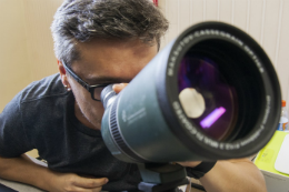 Imagem: Prof. Daniel Brito, do Departamento de Física, é um dos cientistas envolvidos na descoberta (Foto: Ribamar Neto/UFC)