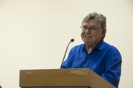 Imagem: Prof. Cesar Barreira discursa (Foto: Ribamar Neto/UFC)