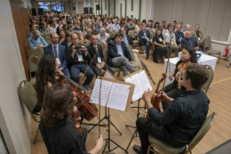 Imagem: Na abertura, o Quarteto de Cordas Flausino Valle, do Curso de Música da UFC, fez apresentação para o auditório lotado (Foto: Jr. Panela/UFC)