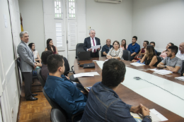 Imagem: O reitor da UFC, Henry Campos, empossou nove servidores técnico-administrativos e docentes da Instituição para campi de Fortaleza e Crateús (Foto: Ribamar Neto/UFC)