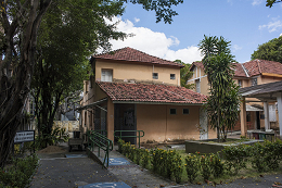 Imagem: Foto da fachada da Casa de Cultura Portuguesa da UFC