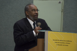 Imagem: Na palestra de abertura, o vice-presidente da Academia Brasileira de Ciências, Oswaldo Luiz Alves, falou sobre “Nanotecnologia das coisas" (Foto: Viktor Braga/UFC)