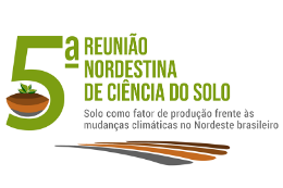 Imagem: logomarca do evento com número "5" em amanho grande e uma ilustração de um punhado de terra e uma muda de planta