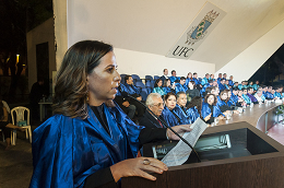 Imagem: O corpo docente foi representado pela Profª Verônica Teixeira Franco Castelo Branco, do Departamento de Engenharia de Transportes (Foto: Viktor Braga/UFC)