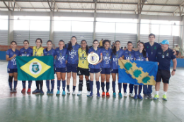 Imagem: A equipe feminina de futsal da UFC conquistou em 2018 o tricampeonato nos Jogos de Universidades Federais (JUF) vencendo o time da Universidade Federal de Alagoas (Foto: Divulgação)