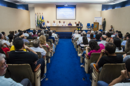 Imagem:  A Nota Pública é resultado de discussões realizadas em evento  no auditório da Reitoria da UFC no último dia 1º (Foto: Ribamar Neto/UFC)