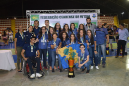 Imagem: foto das atletas de futsal da UFC