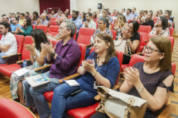 Imagem: Coordenadores de curso e outros professores sentados nas cadeiras de um auditório (Foto: Viktor Braga/UFC)