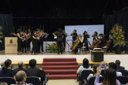 Imagem: Camerata de Cordas da UFC – Fortaleza, sob coordenação das professoras Liu Man Ying e Dora Queiroz, do Curso de Música (Foto: Viktor Braga/UFC)