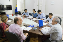 Imagem: Primeira reunião do Conselho Consultivo do Instituto Confúcio da UFC ocorreu na sala de reuniões da Reitoria (Foto: Ribamar Neto/UFC)