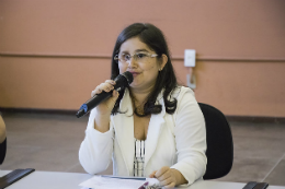 Imagem: A diretora da Biblioteca de Ciências da Saúde (BCS), Nicácia Lina do Carmo