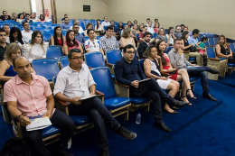 Foto do público no Auditório da Reitoria da UFC para a posse de novos servidores