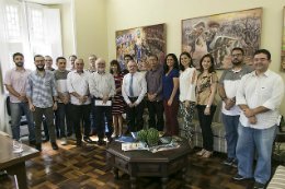 Imagem: O reitor Henry Campos elogiou a equipe responsável pela elaboração dos dados, capitaneada pelos professoresl Ciro Nogueira Filho e Joaquim Bento Cavalcante Neto (Foto: Ribamar Neto/UFC)