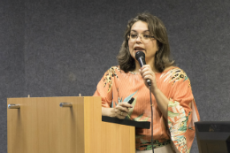 Imagem: Evento teve conferência de Júnia Morais Ramos, vice-diretora da Diretoria de Arquivos da UFMG (Foto: Viktor Braga/UFC)