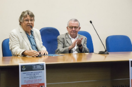 Imagem: Mesa com Reitor Henry Campos e professor César Barreira 