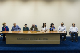 Imagem: Mesa de autoridades acadêmicas e convidados da solenidade (Foto: Ribamar Neto/UFC)