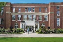 Imagem: Foto da fachada da Regent's University London