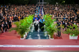 Imagem: Cortejo do reitor, pró-reitores e coordenadores de curso na Concha Acústica (Foto: Ribamar Neto/UFC)