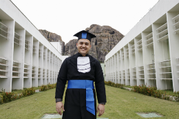 Imagem: Marcos Randel, de 27 anos, graduando em Engenharia de Software, já está bem situado no mercado de trabalho (Foto: Ribamar Neto/UFC)