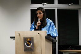 Imagem: A oradora docente, Rainara Maia Carvalho (Foto: Ribamar Neto/UFC)