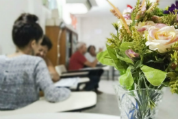 Imagem:  O público assistido é variado, incluindo idosos, adolescentes e crianças, que comparecem voluntariamente ou são encaminhadas pelos CAPS ou hospitais de Fortaleza e de cidades vizinhas (Foto: Luana Oliveira/PREX-UFC)