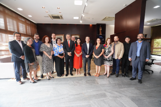 Imagem: Foto posada dos participantes da reunião com o governador do Ceará, Elmano de Freitas, no Palácio da Abolição